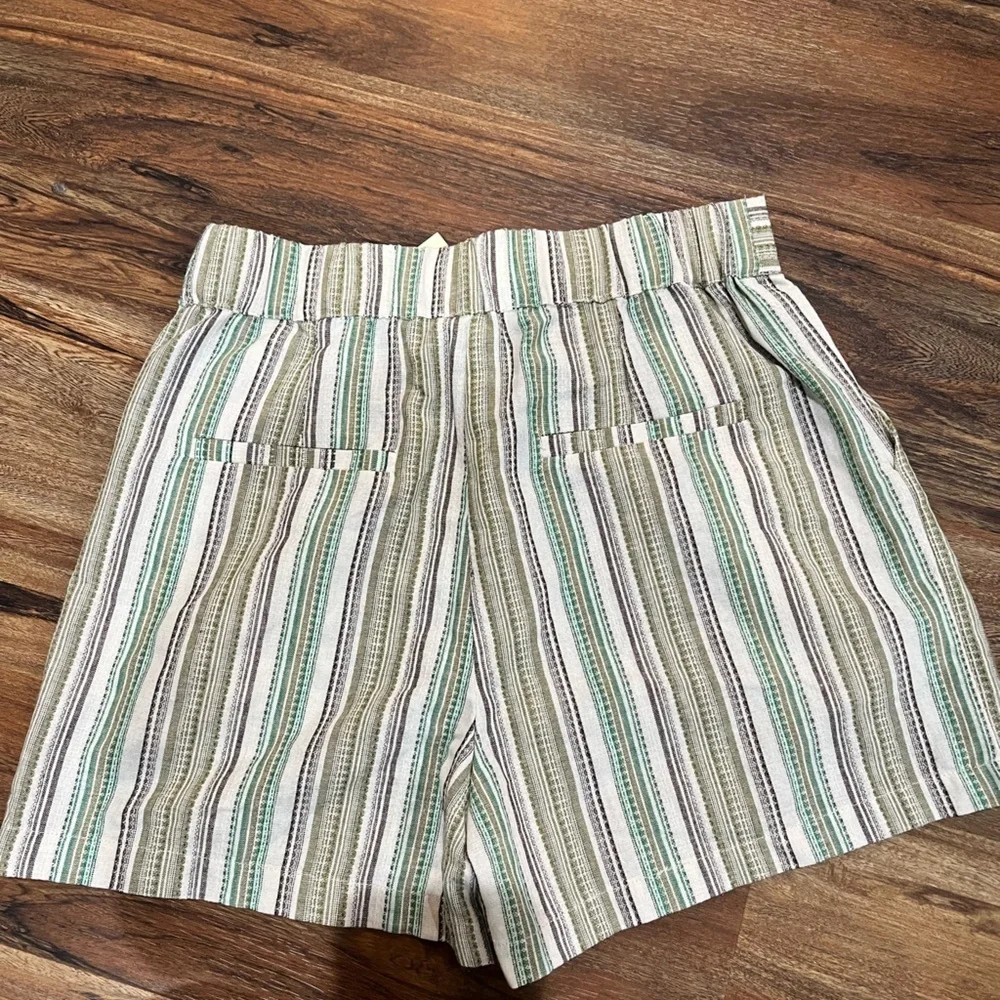 The Korner High-Waist Striped Shorts in Green Tan & White Linen Blend Size 4 NWT